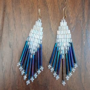 Beaded earrings in pearl-white and Borealis